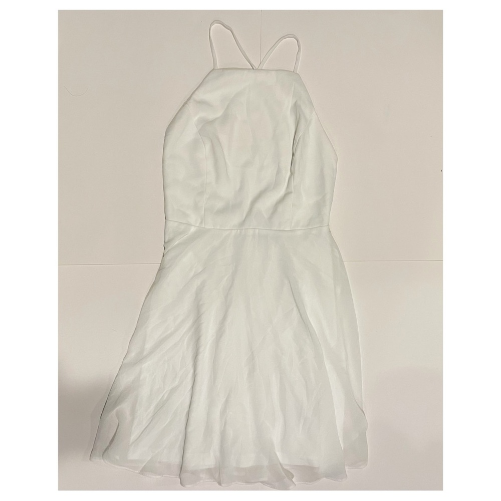 Lulu’s white dress